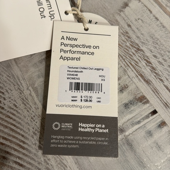 Vuori | Textured Chilled Out Legging | Houndstooth - Picture 11 of 16